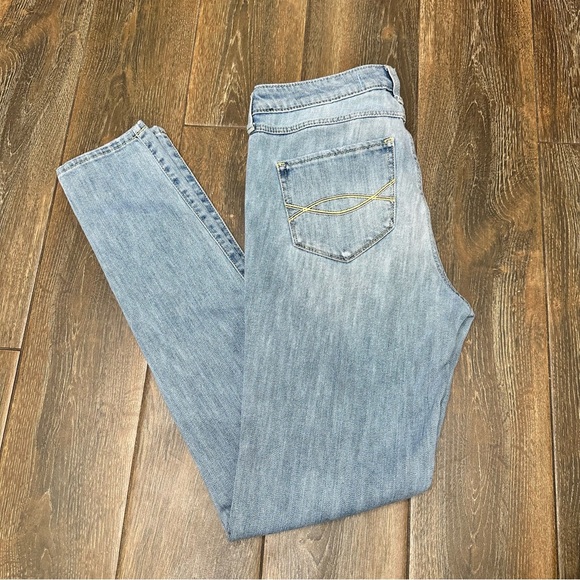 Abercrombie & Fitch Distressed Skinny High Waisted Jeans Size 28/6 - Picture 7 of 15